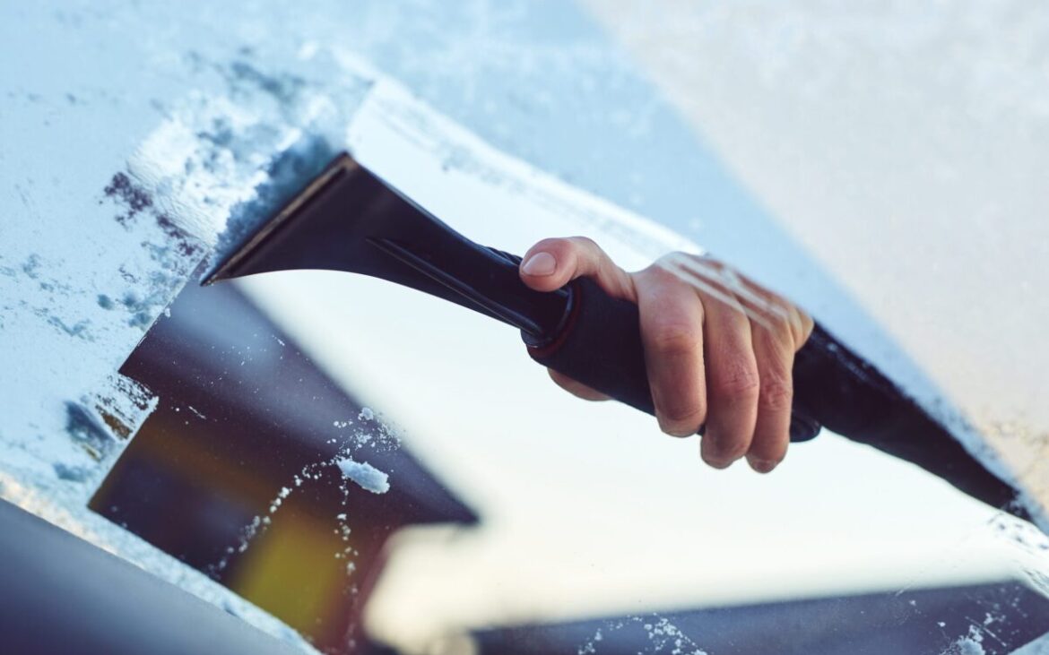 5 trucuri eficiente să dezgheți rapid parbrizul înghețat! Așa ai vizibilitate clară