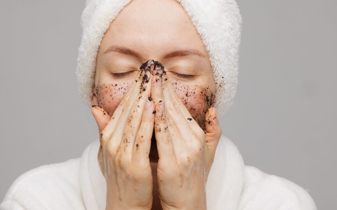 Ingrediente la îndemână cu care îți poți exfolia tenul natural