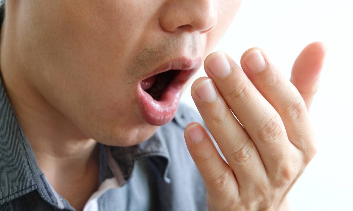 Când devine un semnal de alarmă respirația urât mirositoare. Boli pe care le poate ascunde, de fapt