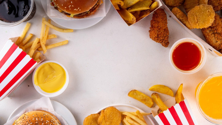 studiu | Alimentele ultra-procesate sunt asociate practic cu toate bolile. „Oamenii nu sunt adaptați biologic să le consume”