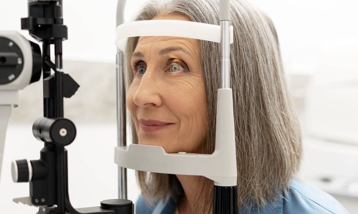 Chirurgia refractivă după 40 de ani: ce opțiuni există pentru pacienții cu presbiopie