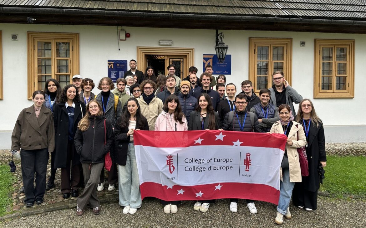 Vrei să obții o bursă la Colegiul Europei? Află detalii despre procesul de aplicare în cadrul unei sesiuni de informare