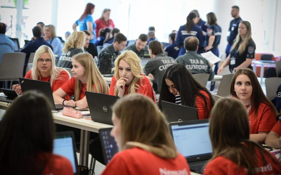 Profesorii din Moldova pot petrece o săptămână în Ungaria pentru a preda studenților de la Universitatea de Servicii Publice Ludovika