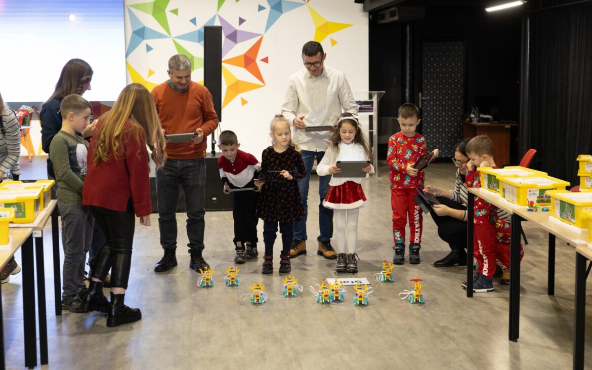 Organizează un Crăciun diferit pentru copilul tău. Tekwill Academy Kids îi invită pe cei mici să descopere prin joc noile tehnologii