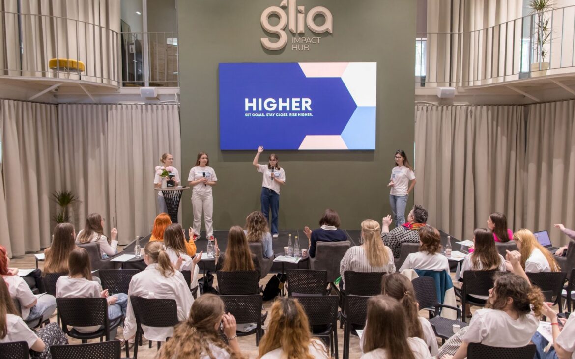 Fetele din Moldova sunt invitate la Technovation Girls pentru a crea aplicații mobile cu impact global