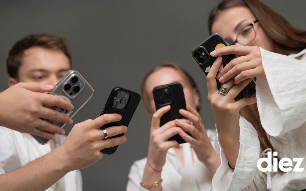 Învață cum să-ți folosești telefonul pentru a face jurnalism mobil. Tinerii care au între 15 și 18 ani sunt invitați să participe