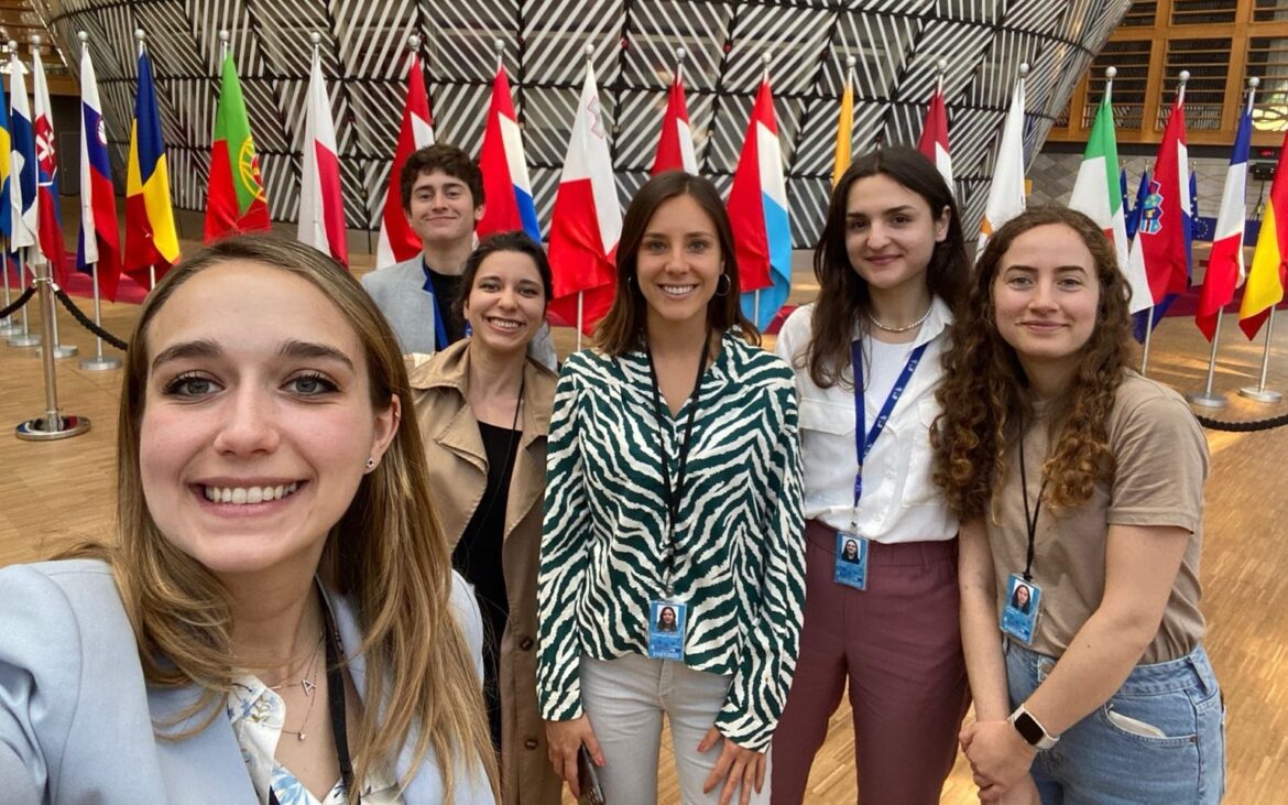 Vrei să obții un stagiu la Comisia Europeană? Sugestii care te vor ajuta să treci peste etapele de selecție ale programului Blue Book