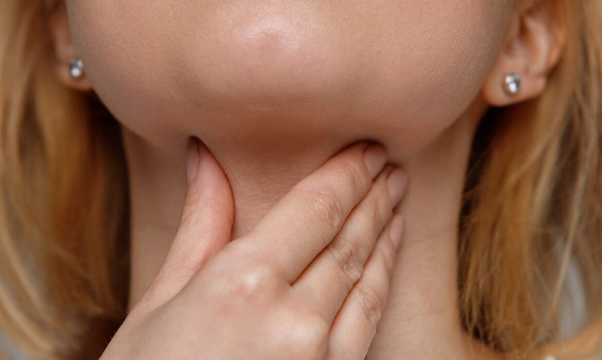 Cum să tratezi corect durerea în gât. Trei tipuri pe care trebuie să le recunoști după simptome și cum să le vindeci acasă