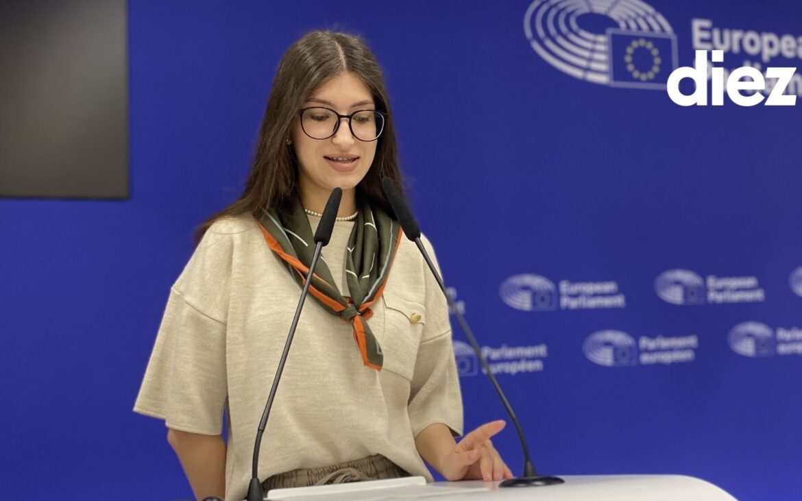 Ești pasionat(ă) de dezbateri, politică și relații internaționale? Participă la o simulare ONU chiar în Parlament