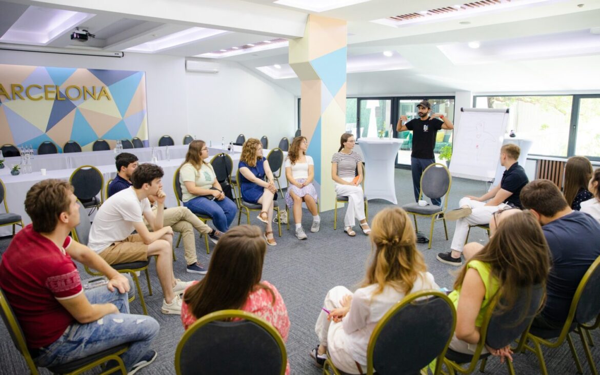 Învață despre buna guvernare și construiește o comunitate de cetățeni activi. Cum te poți înscrie la Tulip Youth Academy