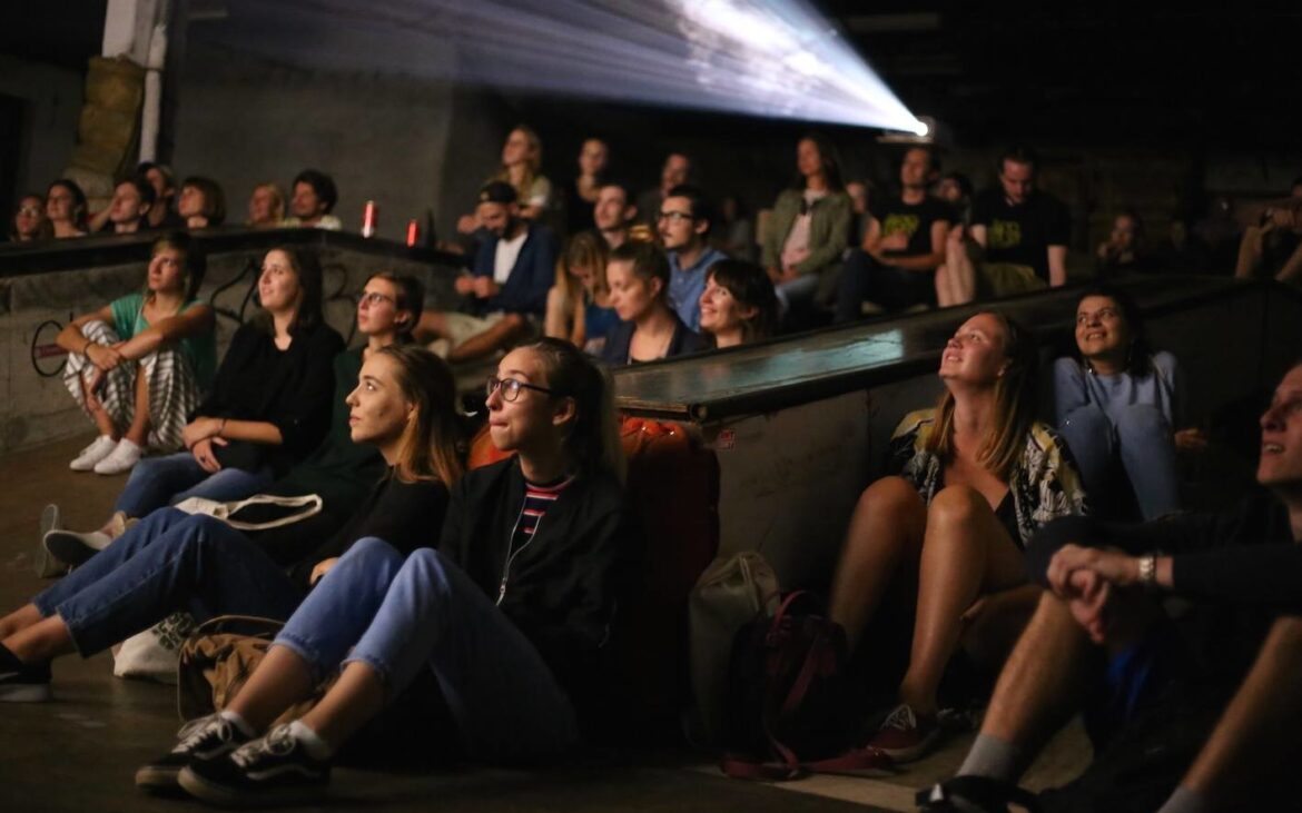 Ai un scurtmetraj cu o durată de până la 30 de minute? Te poți înscrie la festivalul FeKK 2026 din Slovenia