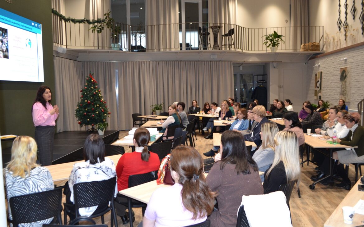 Instruire despre gestionarea banilor pentru femeile din Găgăuzia. Programul „Finanțe pentru Ea” ajunge la Comrat