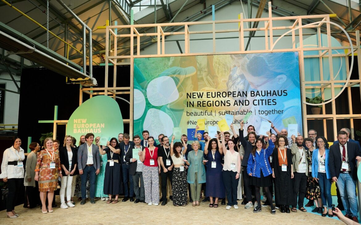 Comisia Europeană premiază cu 20.000 de euro proiectele care schimbă pozitiv viața cetățenilor din Moldova. Cum te poți înscrie