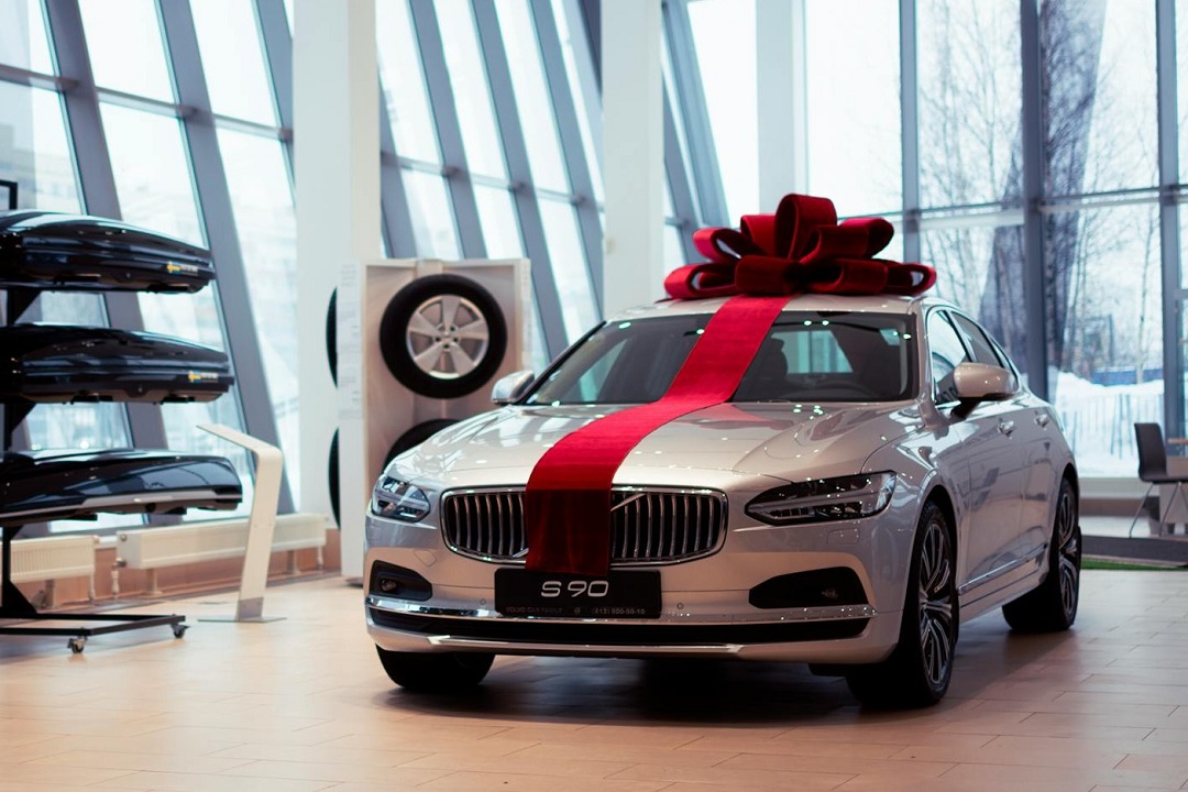 Alege un împrumut auto și oferă-i persoanei iubite libertatea unei mașini noi