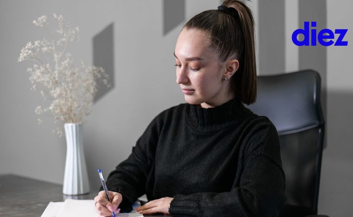 Concurs de eseuri pentru elevii din România: poți câștiga o tabără în Marea Britanie