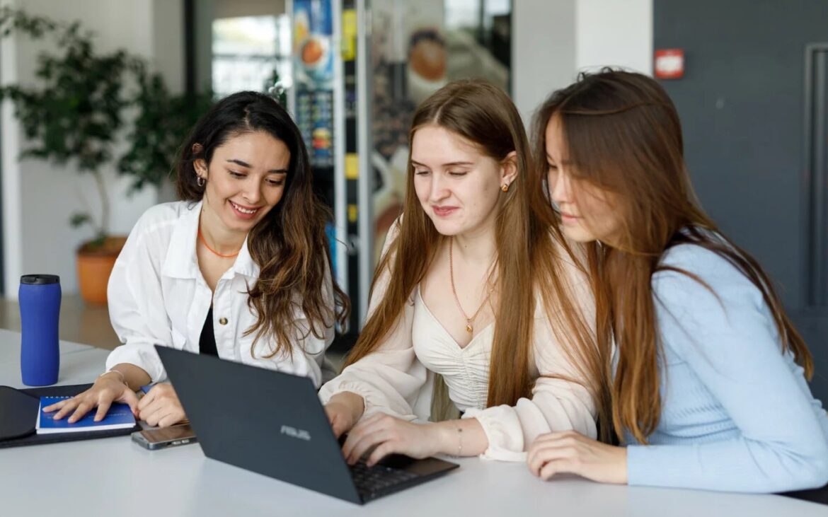 Ești pasionat(ă) de comunicare? Participă la un atelier de storytelling