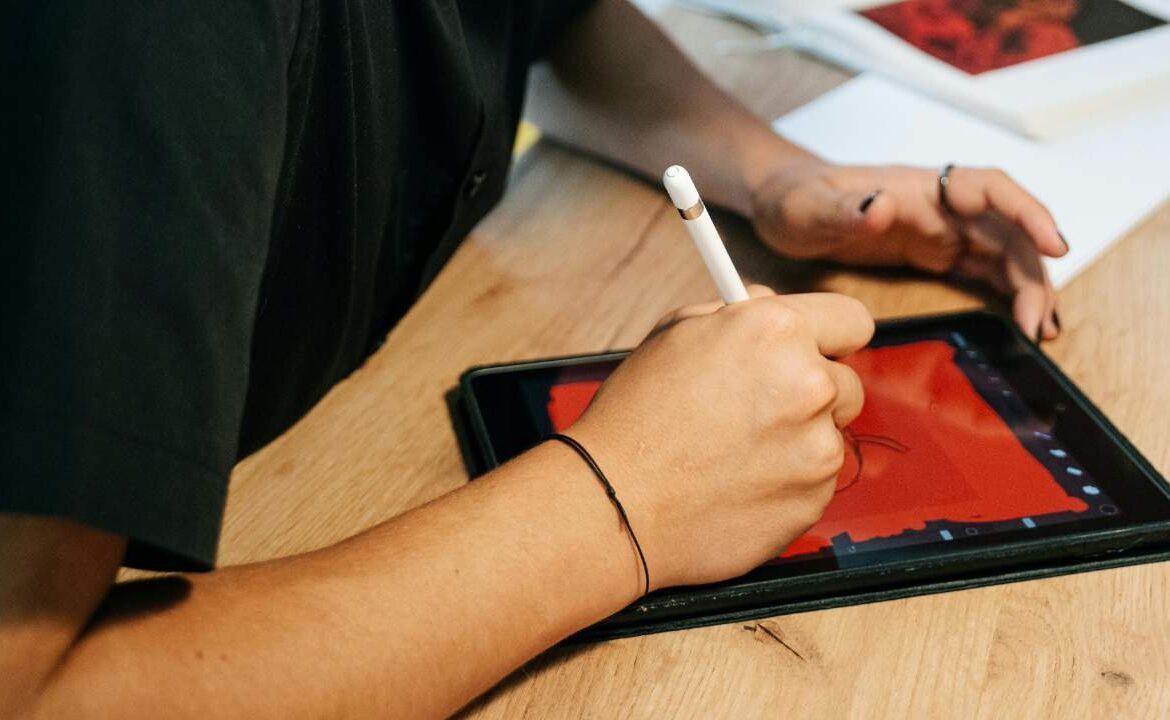 Vrei să-ți dezvolți creativitatea? Înscrie-te la Clubul de Design Grafic