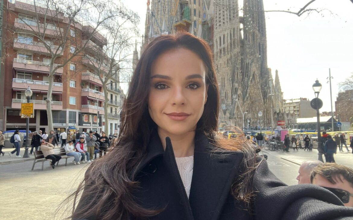 Utilizăm inteligența artificială în artă? Sanda Carp, o tânără artistă, despre etica AI-ului în procesul de creație