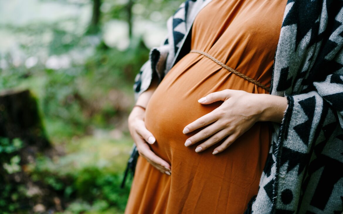 Indemnizațiile de maternitate și concedii pentru îngrijirea copilului: tot ce trebuie să știi în anul 2026