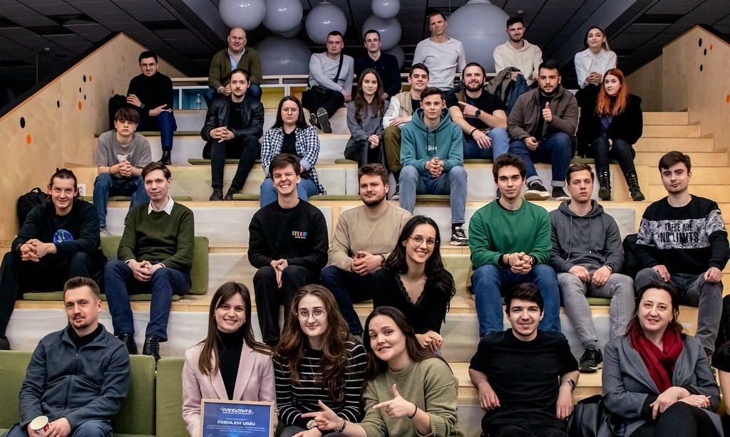 Învață cum să integrezi inteligența artificială în fluxul tău zilnic de lucru. Sigmoid te invită la un nou workshop din seria Pandora’s Box