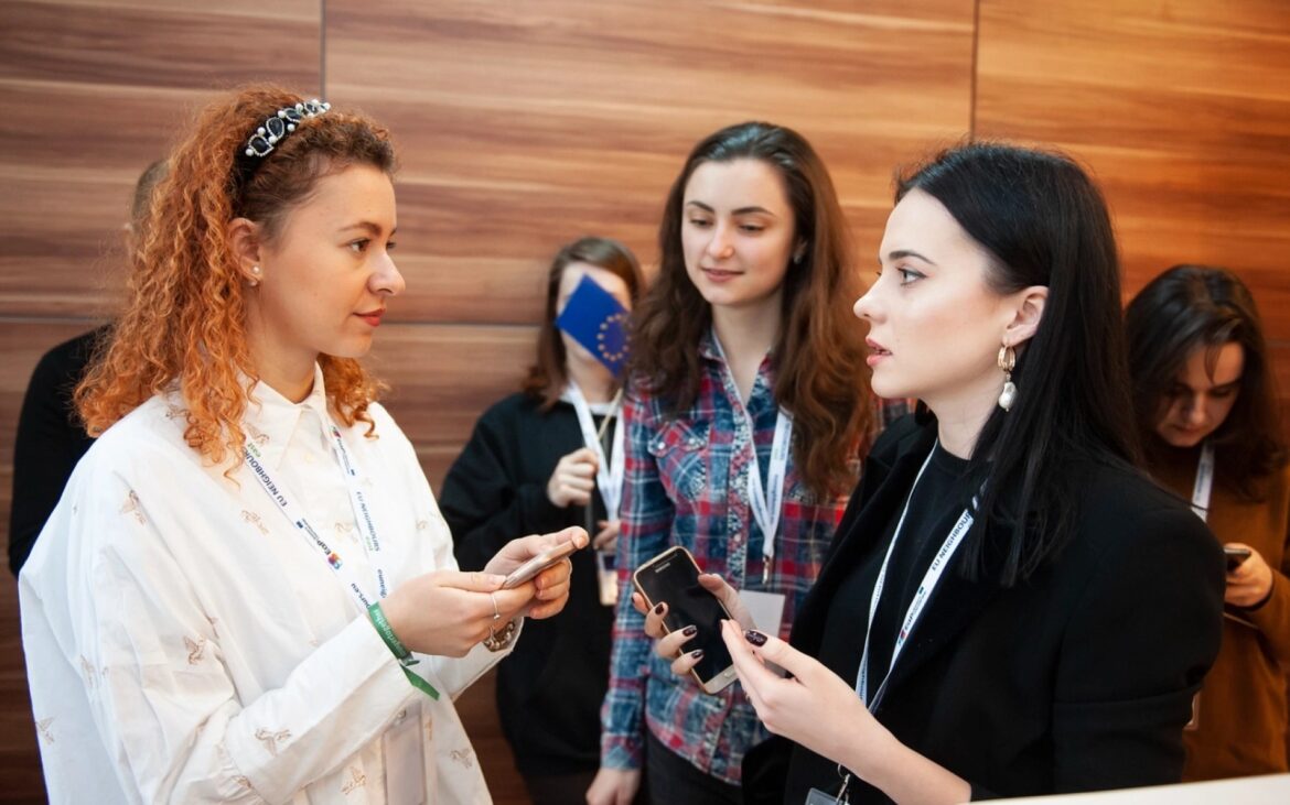 Vrei să realizezi un stagiu în cabinetul deputaților europeni? Sugestii care te vor ajuta să obții un loc la Parlamentul European