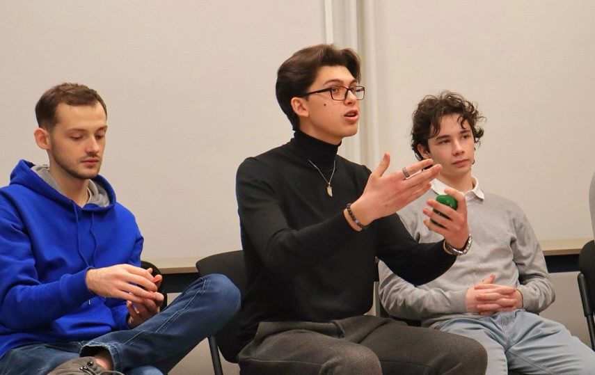 Vrei să înțelegi mai bine procesele democratice și să dezvolți un proiect propriu? Aplică la EDYN Link