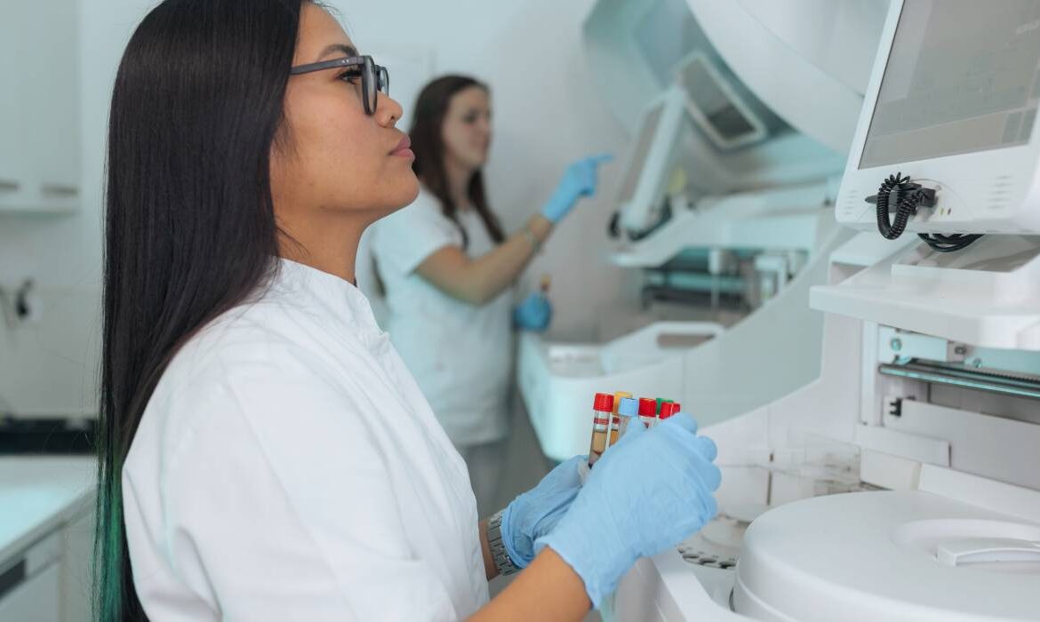 Persoanele născute înainte de 1975, avertizate să facă o analiză de sânge pentru a preveni o boală fatală