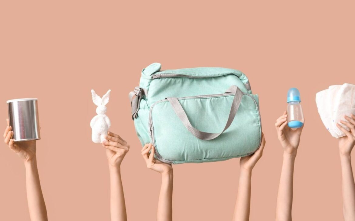 Ce să iei cu tine la maternitate: lista completă pentru mamă și bebeluș
