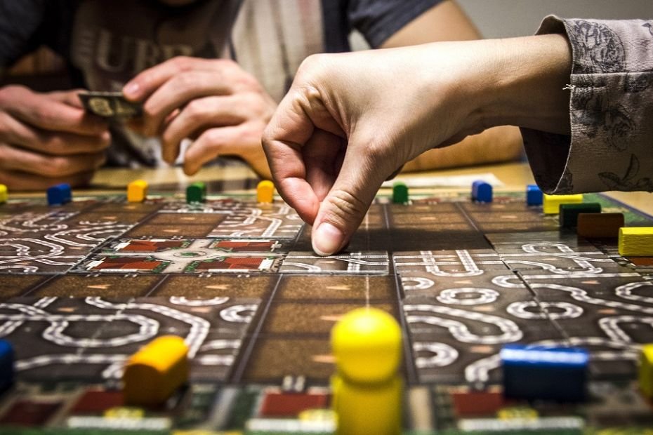 Board games, cafea și networking: participă la un eveniment organizat de Young European Ambassadors la Chișinău