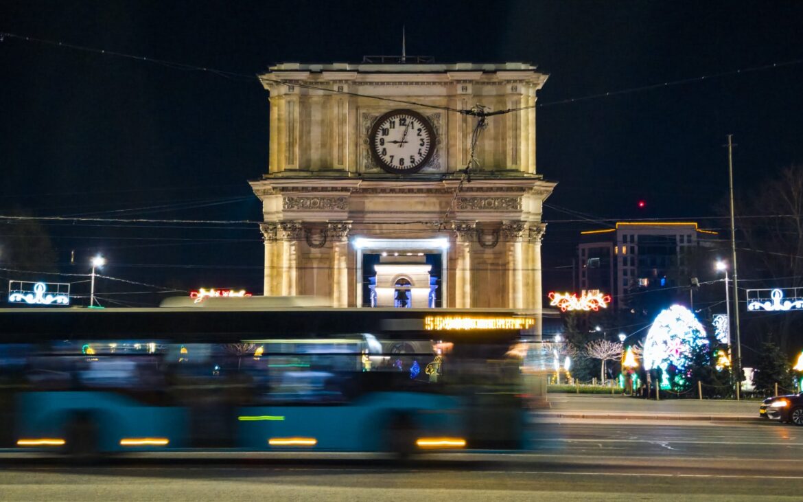 Chișinăul în timpul nopții este un alt oraș. Descoperă-l într-o serie de fotografii realizate cu noul Galaxy S26 Ultra