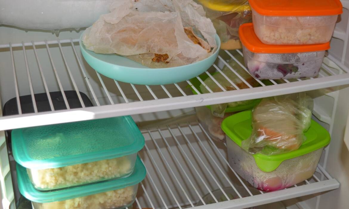 Câte zile sunt sigure resturile în frigider și ce greșeli pot duce la toxiinfecții alimentare