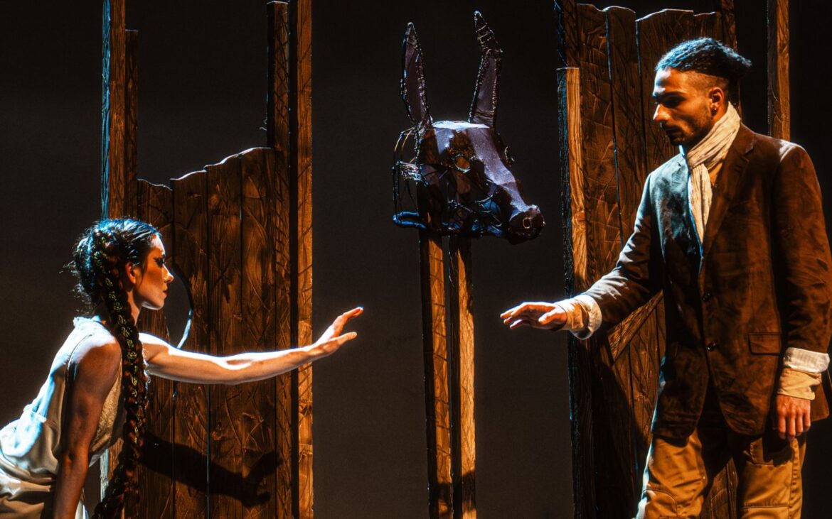 Teatrul Fără Nume va prezenta spectacolul „Visul unei nopți de vară” la Craiova și București