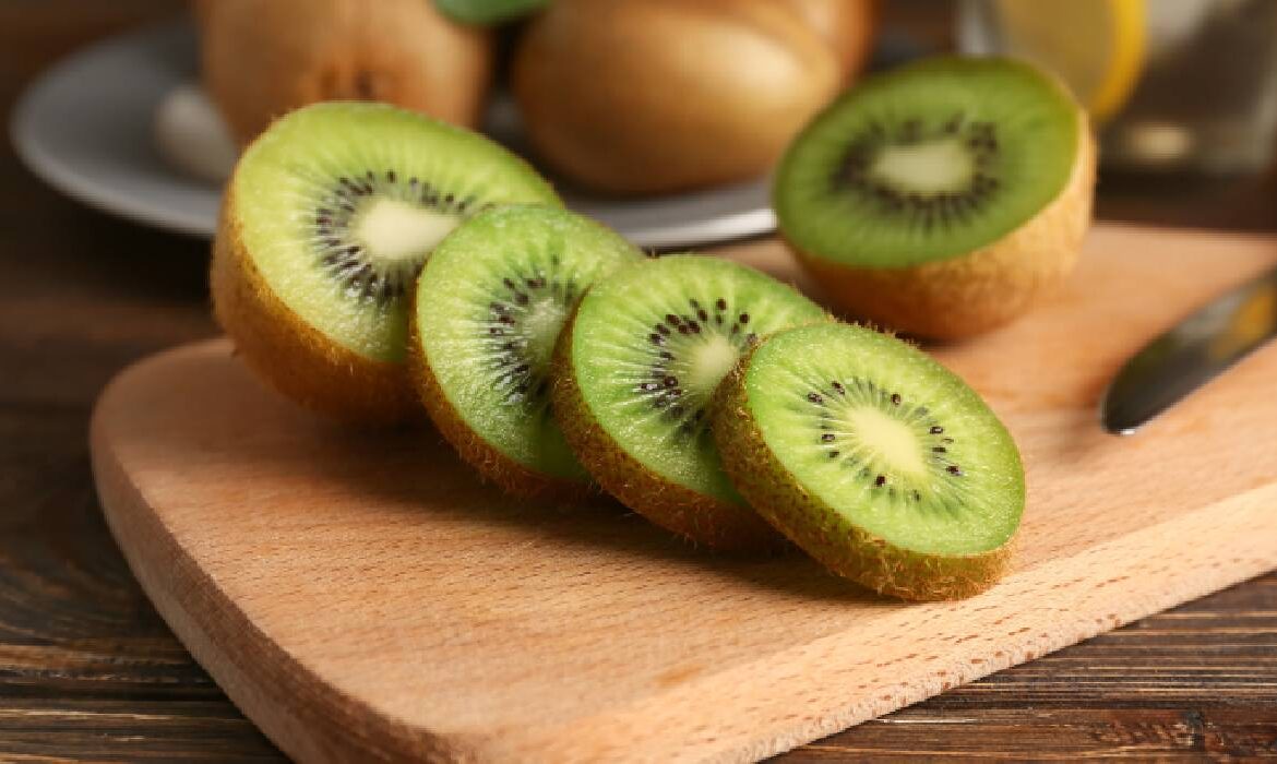 Două kiwi pe zi: „trucul” simplu pentru digestie mai bună și aport crescut de fibre