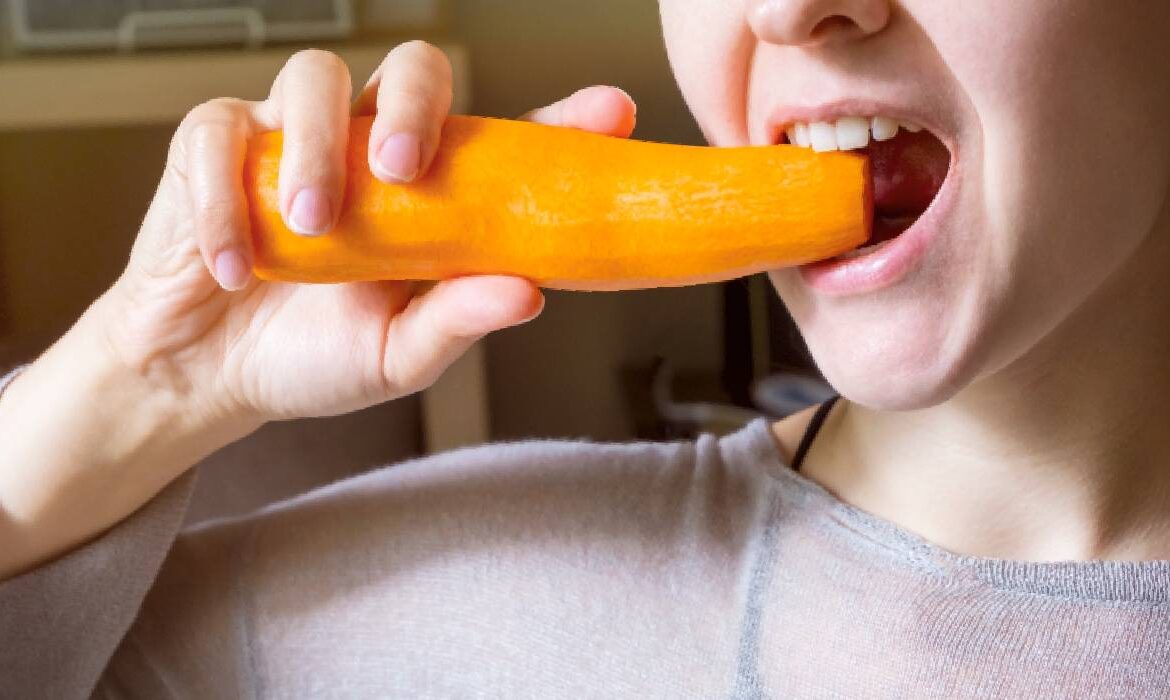 Mestecatul: gestul simplu care poate susține digestia și sănătatea creierului