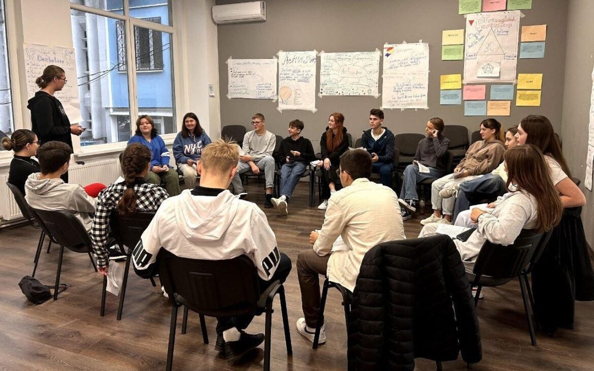 Au fost lansate înscrierile la Academia Coordonatorilor de Voluntari. Cum poți participa