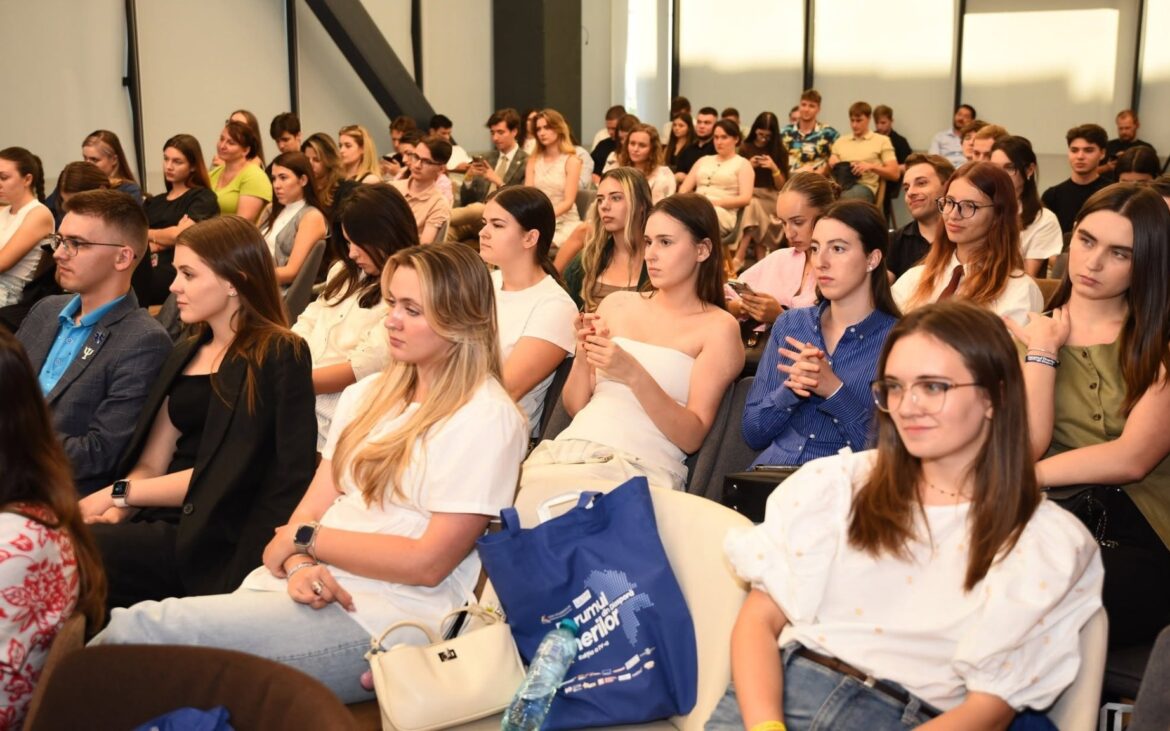 Forumul Tinerilor din Diasporă revine la Chișinău! Organizatorii promit networking, dezbateri și workshopuri interactive